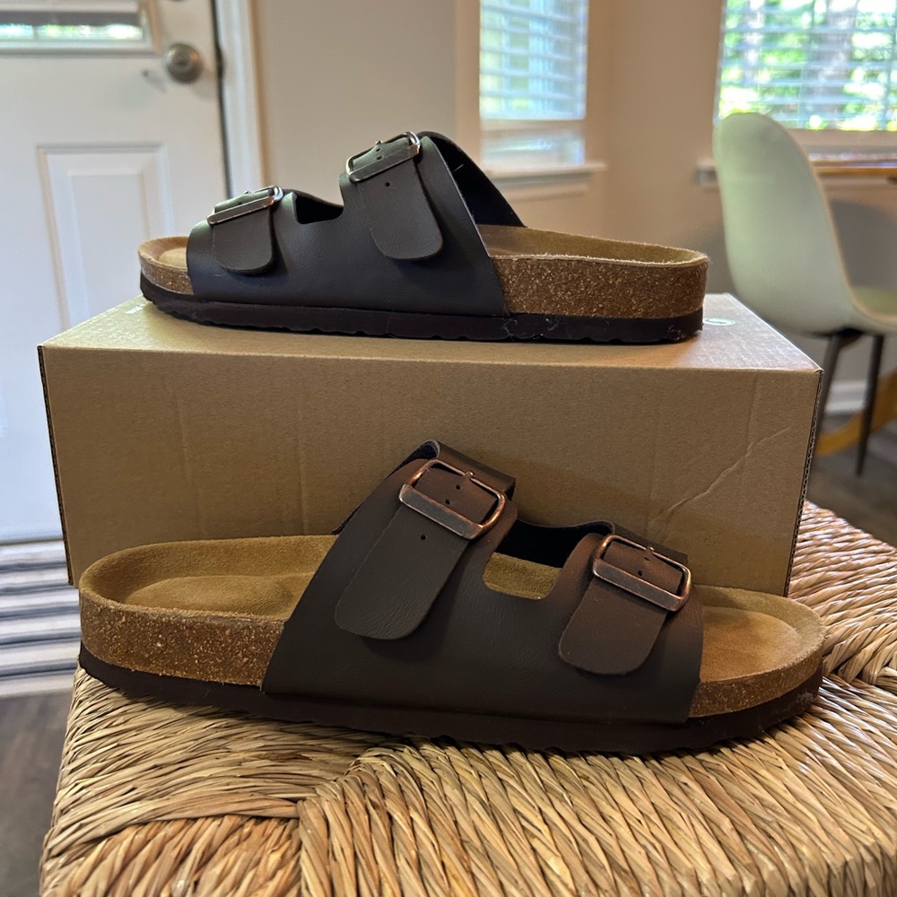 Size 8.5 cushionaire Birkenstock slides. Unworn and in perfect condition!